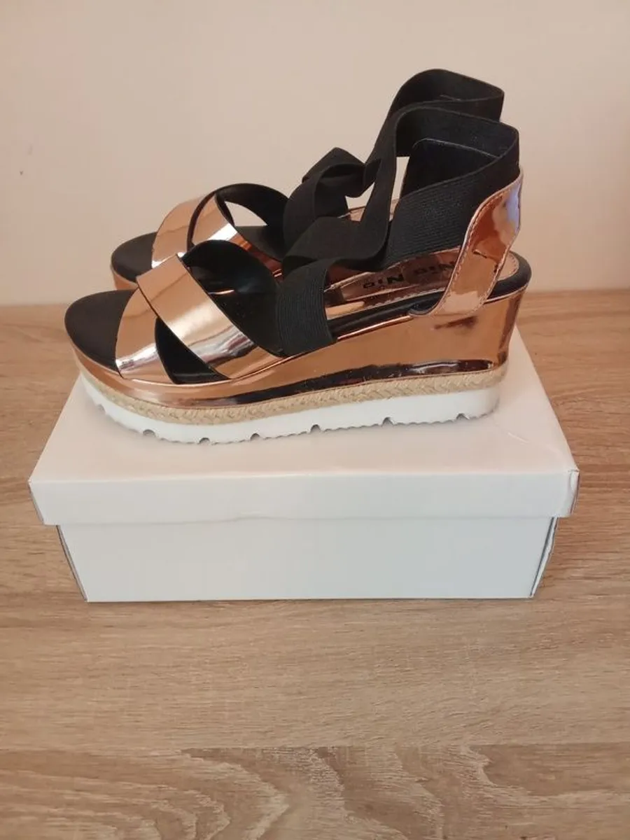 Metallic Champagne Wedge Shoe - Image 2