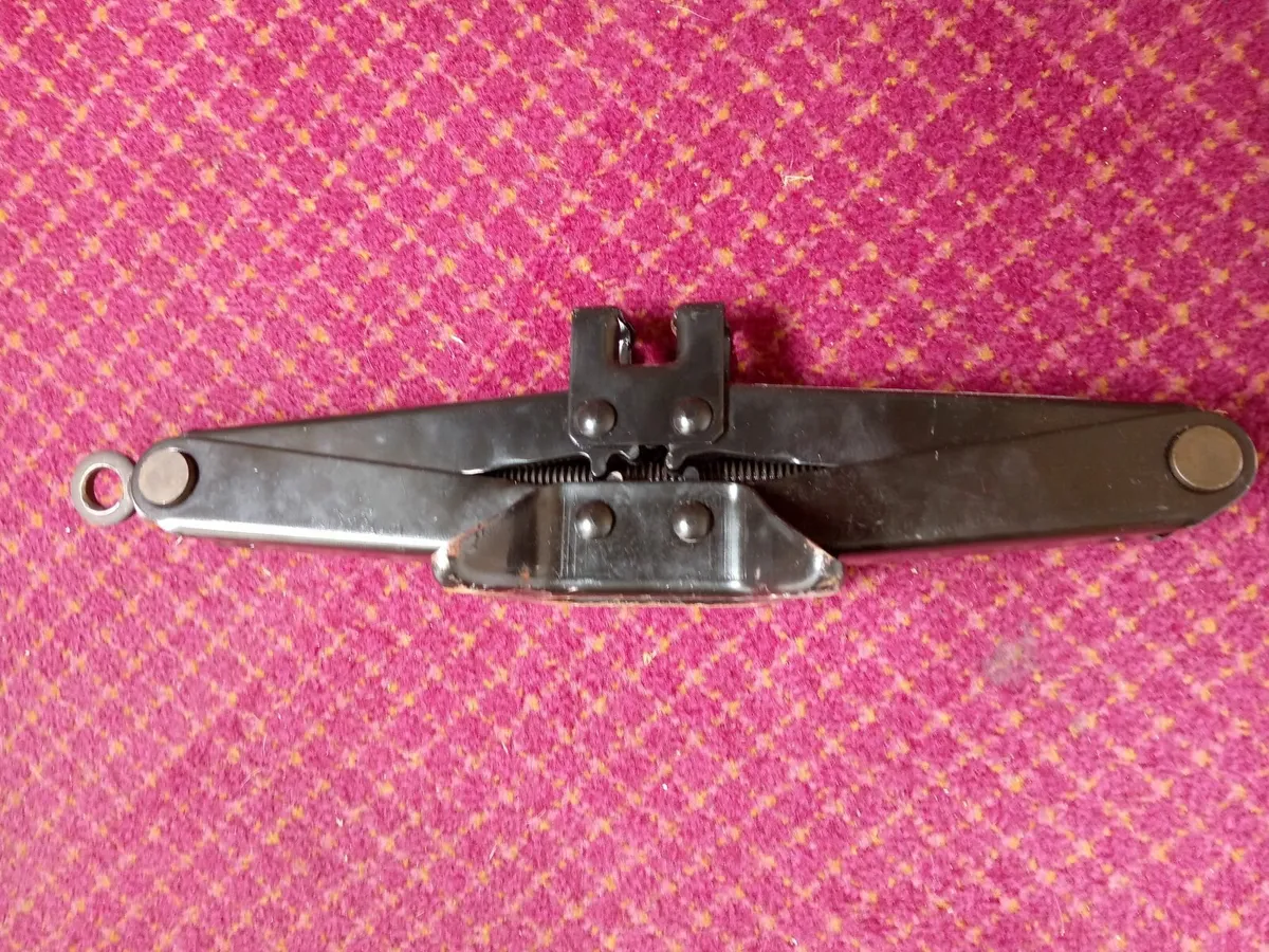 universal jack - Image 1