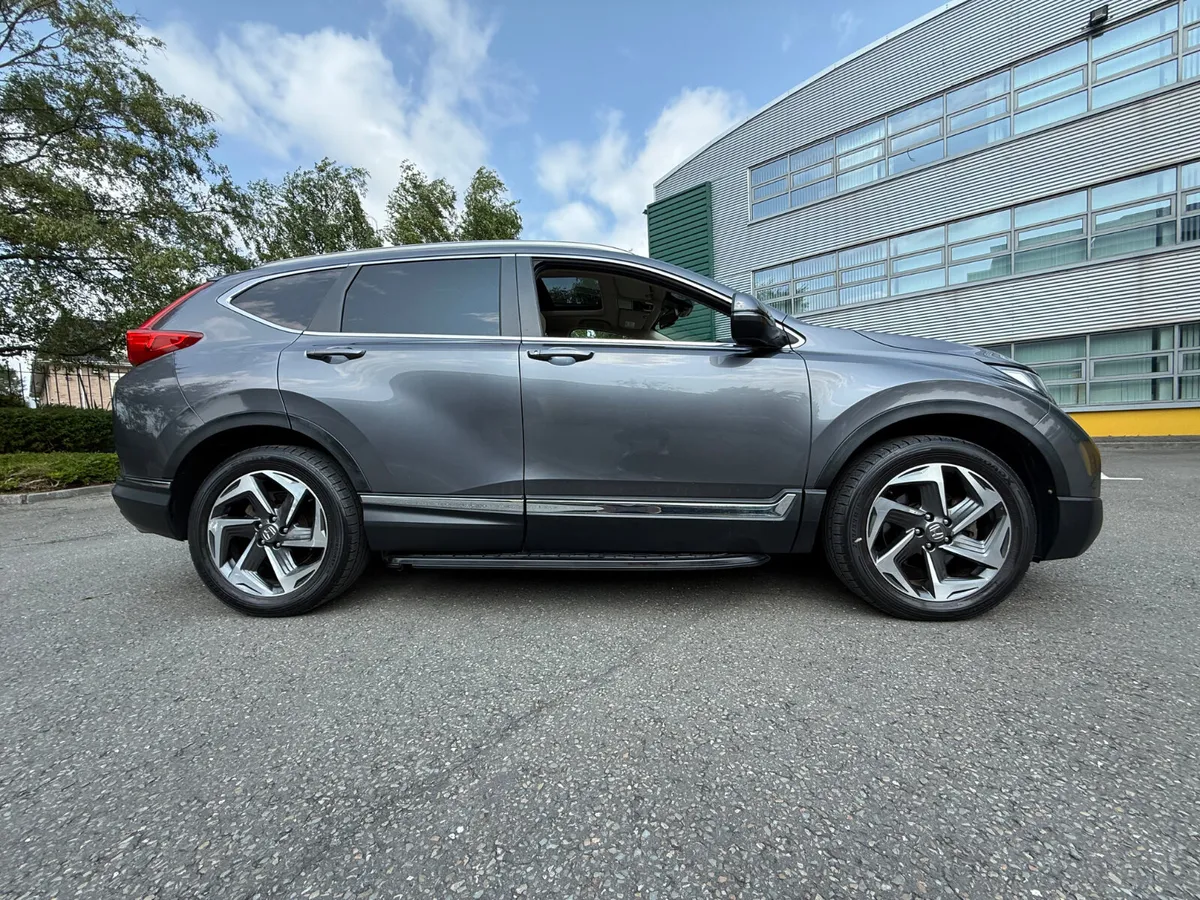 Honda CR-V Executive 1.5 T AWD Auto Mega Spec - Image 3