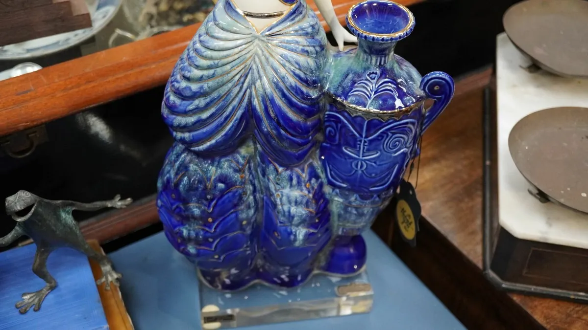 🖼️ Decorative Art Deco-Style Ceramic Sculpture - Image 3