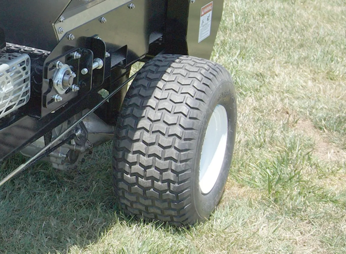 Earth and Turf Sand Spreader 62SP - Image 4