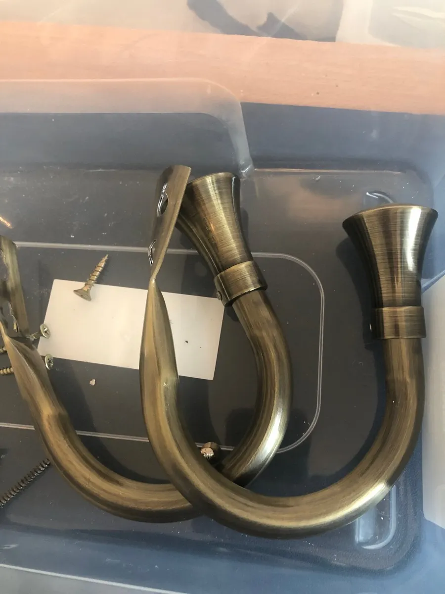 Curtain Pole and Brackets Reduced - Image 2