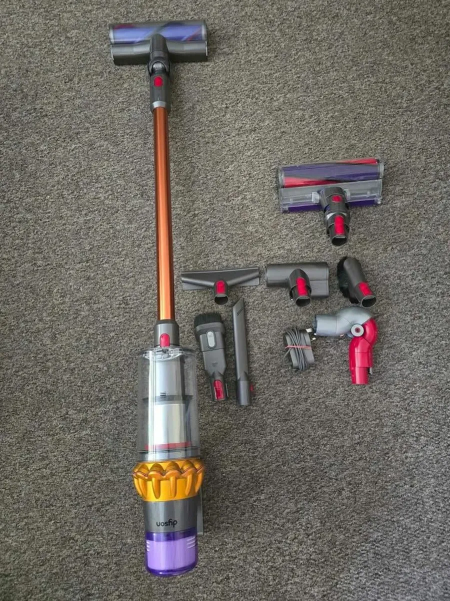 dyson v15 - Image 1