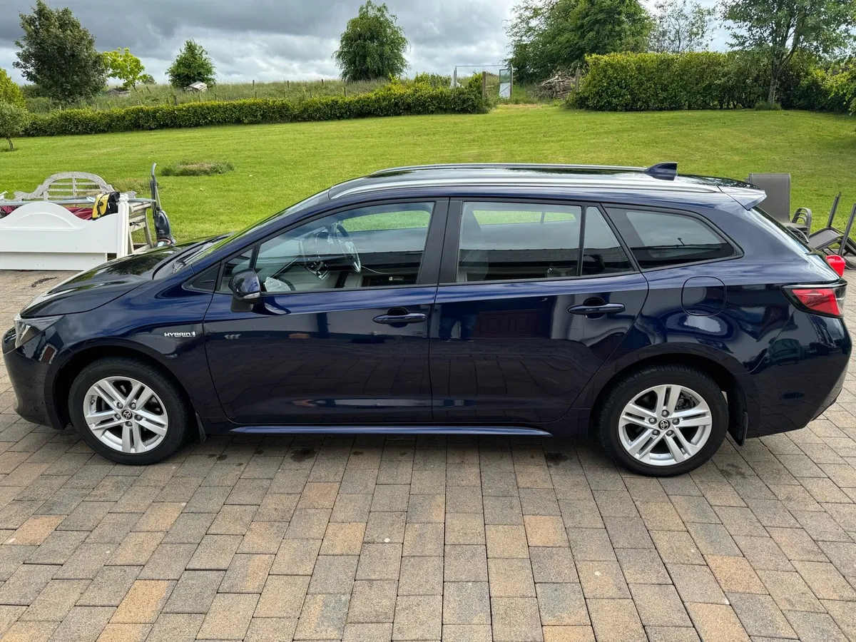 Toyota Corolla Sports Tourer 1.8 Hybrid 2022 - Image 3