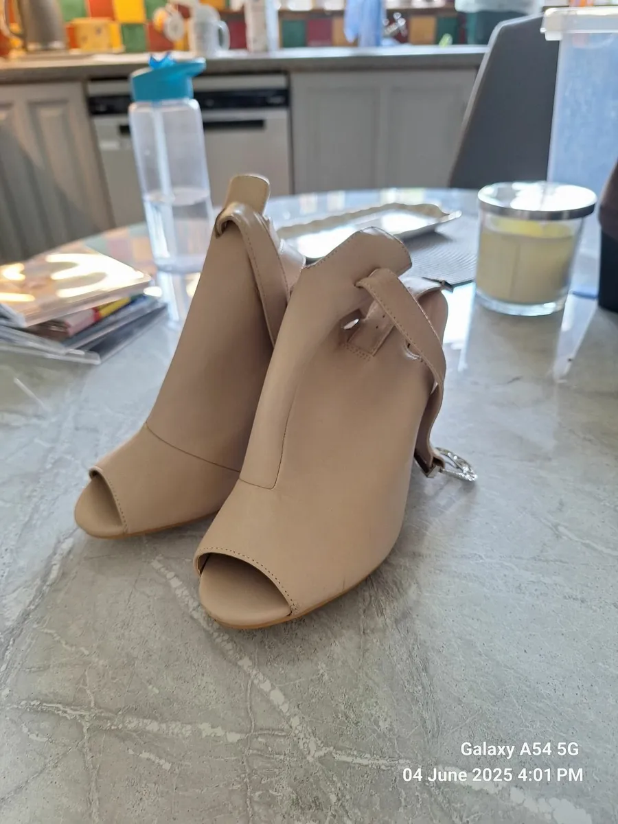 Footwear - Image 3