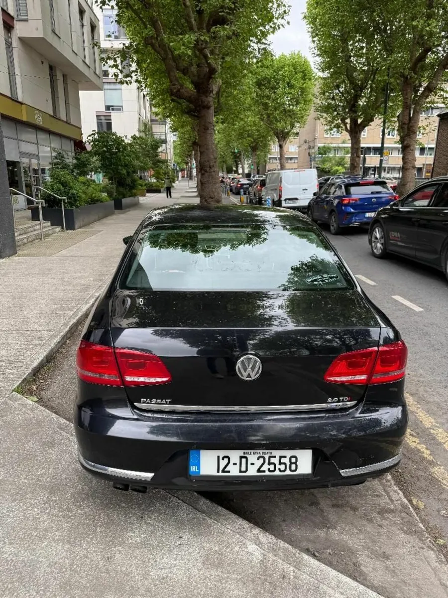 Volkswagen Passat 2012 - Image 2