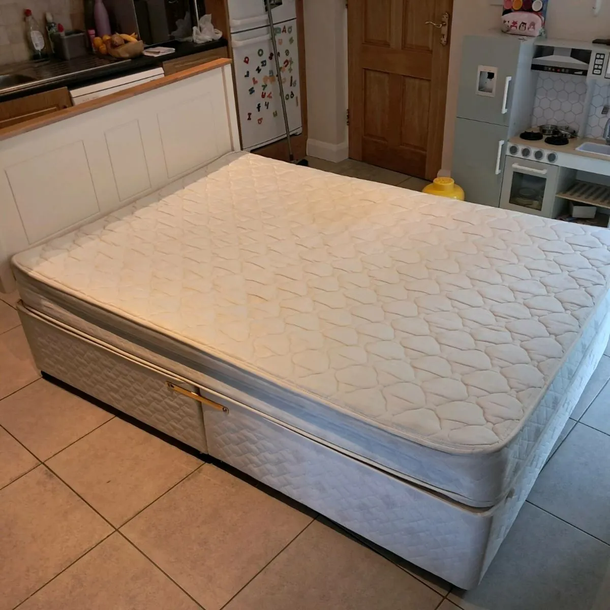 Double Bed - Image 2