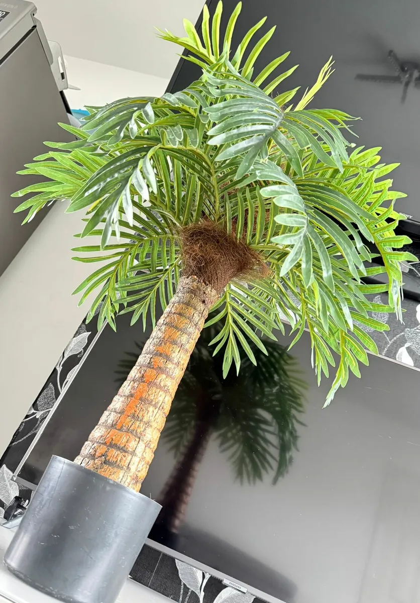 Outsunny artificial palm 🌴 tree decorative plant - Image 1