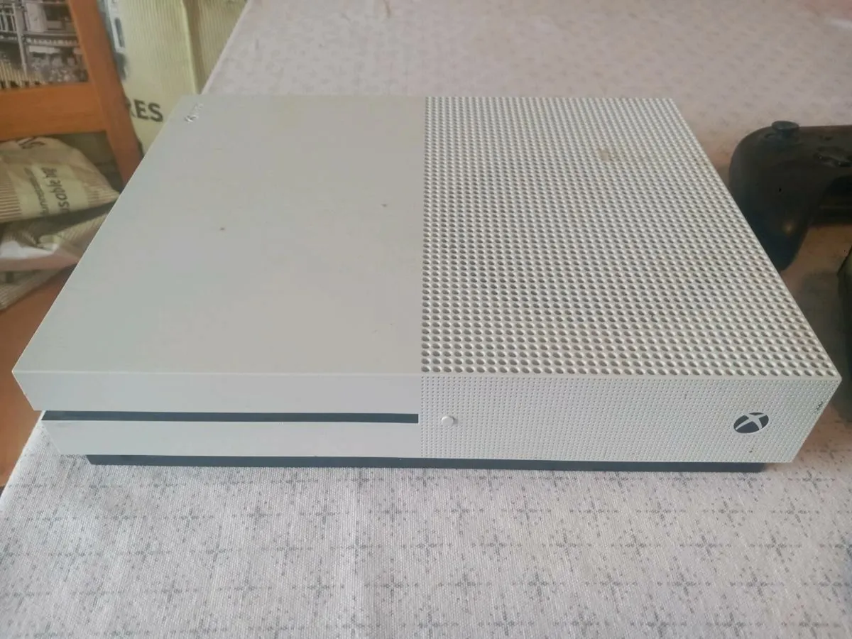 Xbox one s 1tb - Image 2