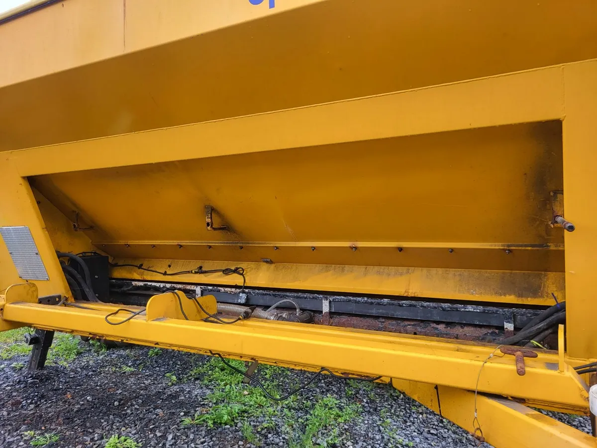 Gritter body / Feeder hopper - Image 4