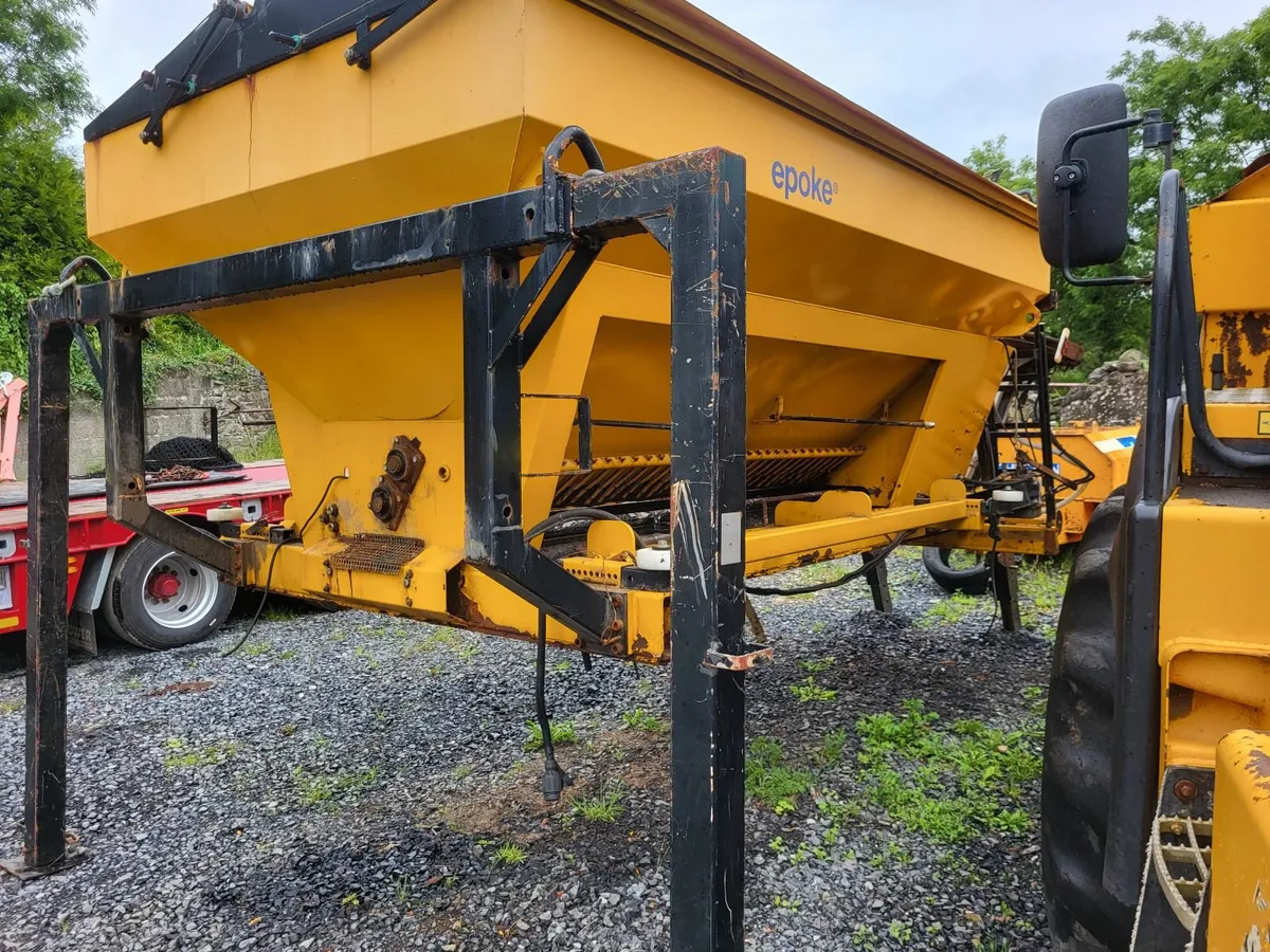Gritter body / Feeder hopper - Image 1