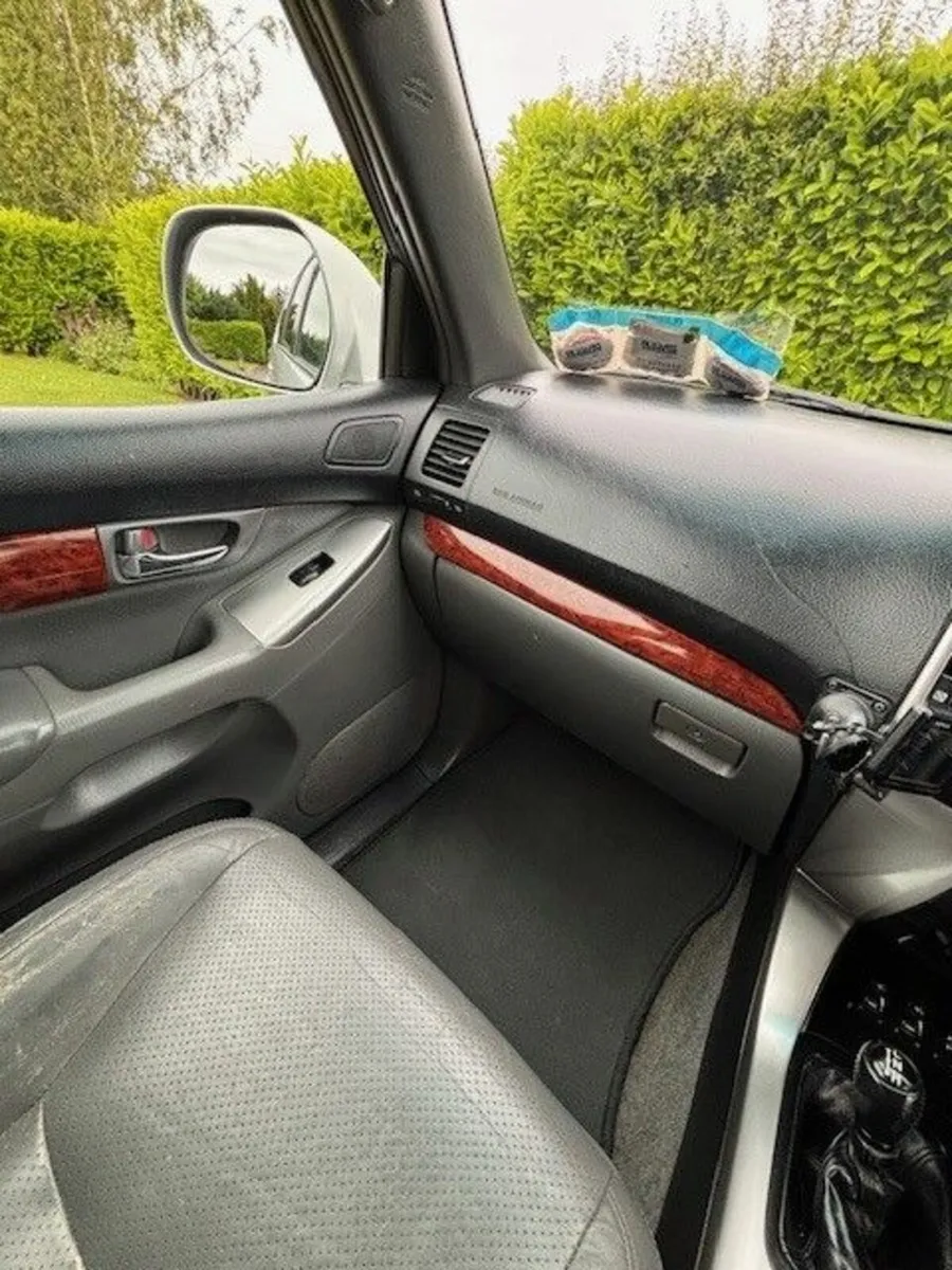 Toyota Land Cruiser LC4 model - Image 4