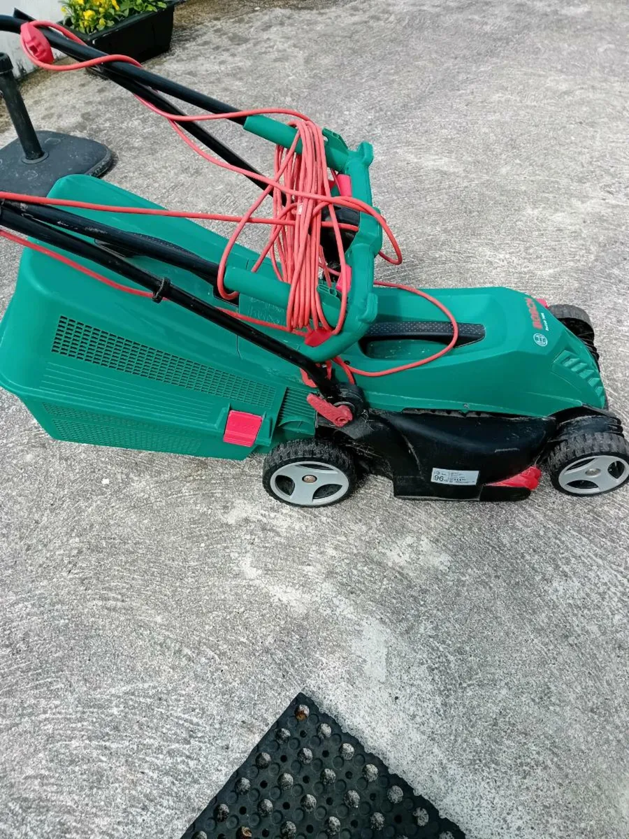 BOSCH ELECTRIC LAWNMOWER LIKE NEW