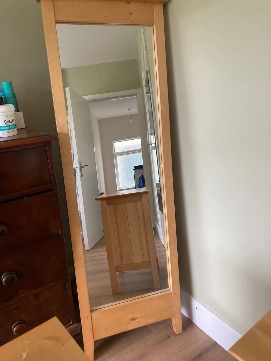Bedroom furniture - Image 2