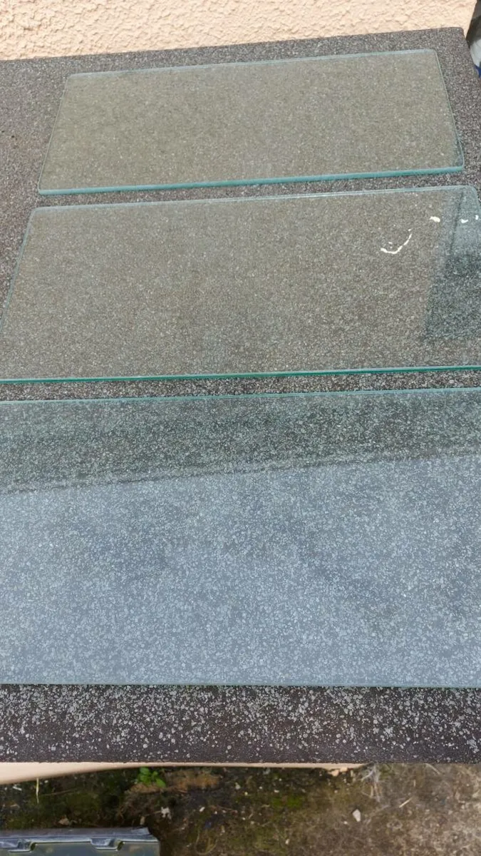 Small tempered glass table tops €10 e or 3 for €20 - Image 1