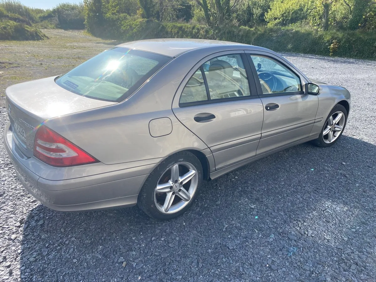 Mercedes-Benz C-Class 2007 - Image 3