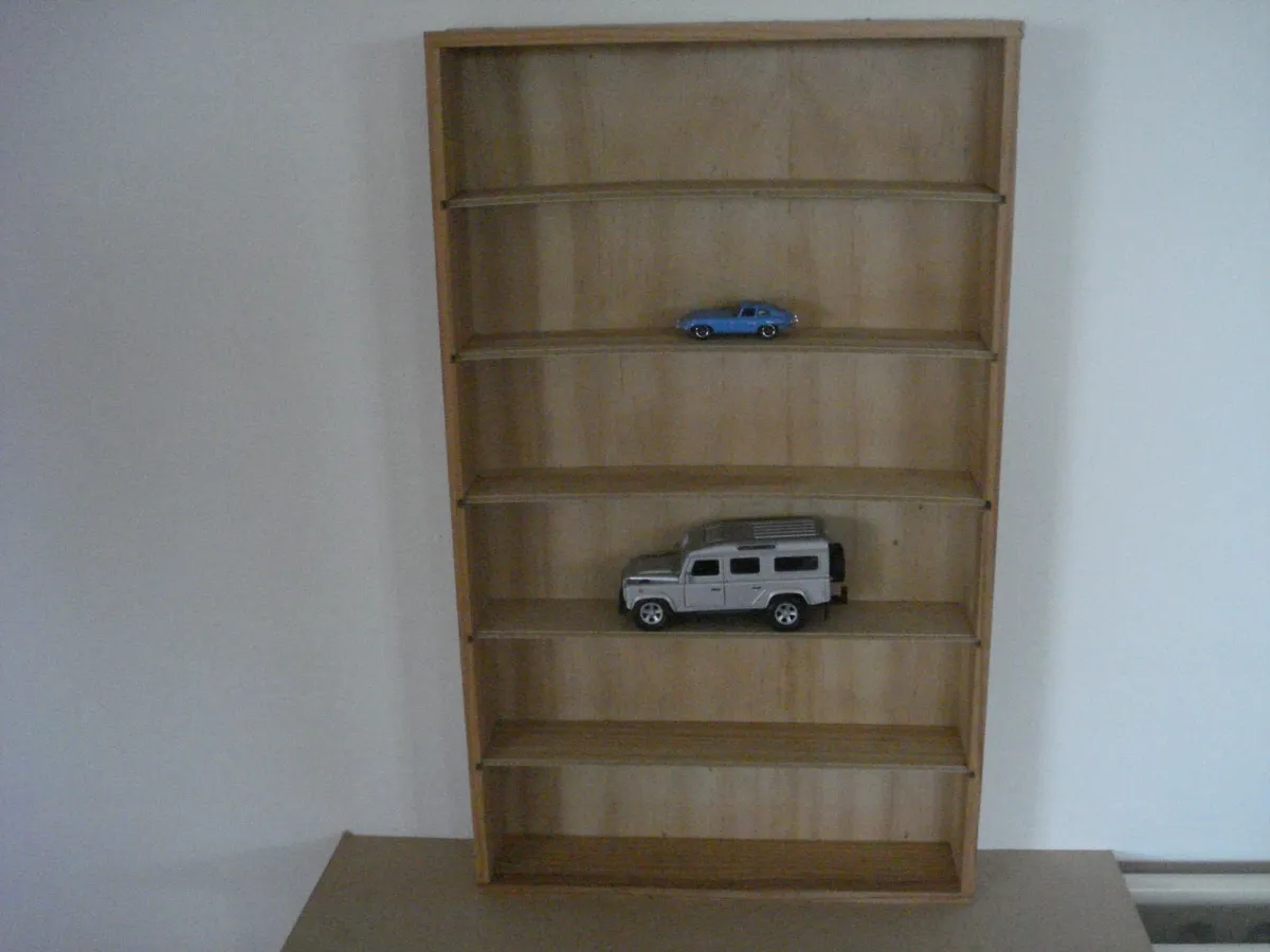 MODEL COLLECTOR WOODEN DISPLAY CABINET & UNIT. - Image 4