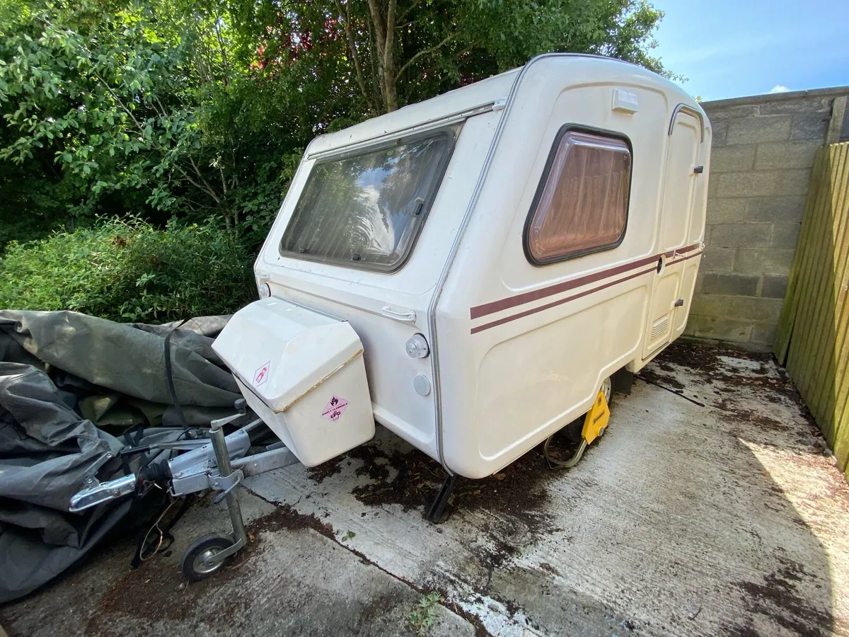 Vintage Freedom Caravan - Image 1