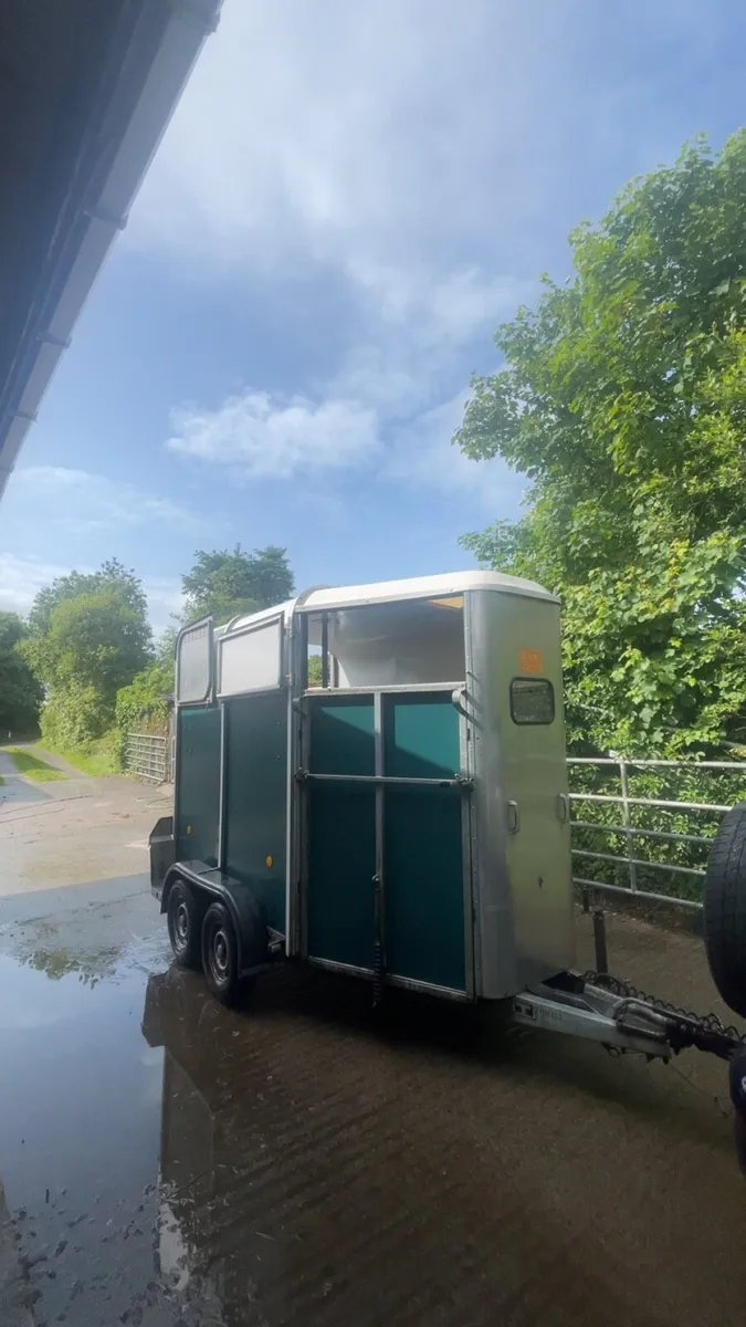 I. W horse box for sale - Image 1