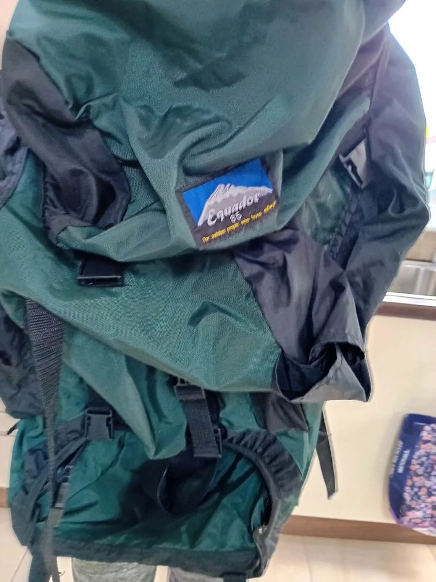 EQUADOR 85 HIKING BACK PACK LIKE NEW - Image 1