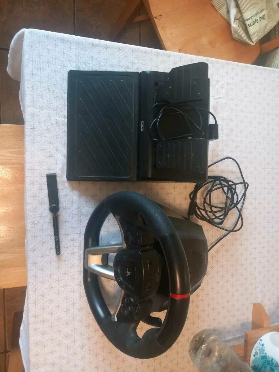 Hori steering wheel - Image 1