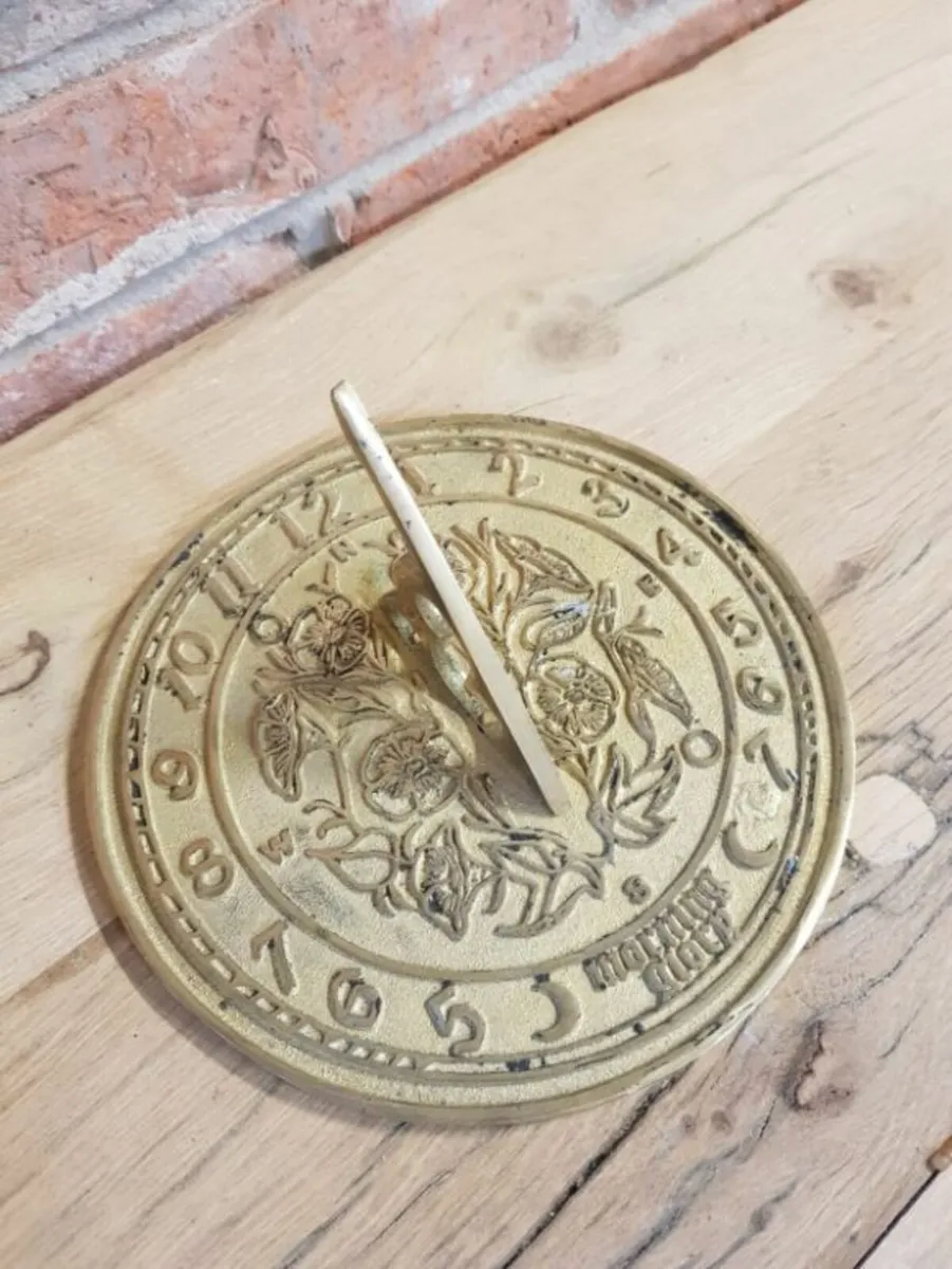 Sun Dial – Brass – Numbers – H279