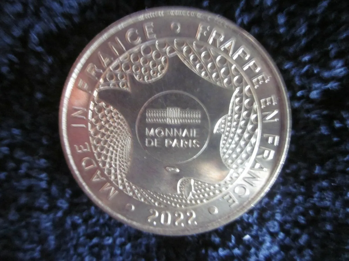 2022 DisneyMetal Medallion Paris Pirates Caribbean - Image 2
