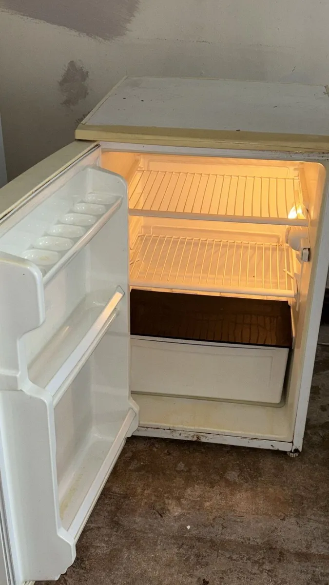 Small fridge freezer - Image 2