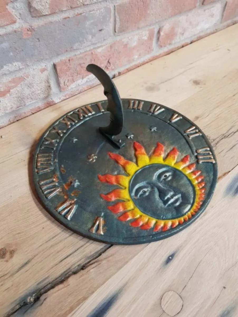 Sun Dial – Sun and Moon – Large – H282