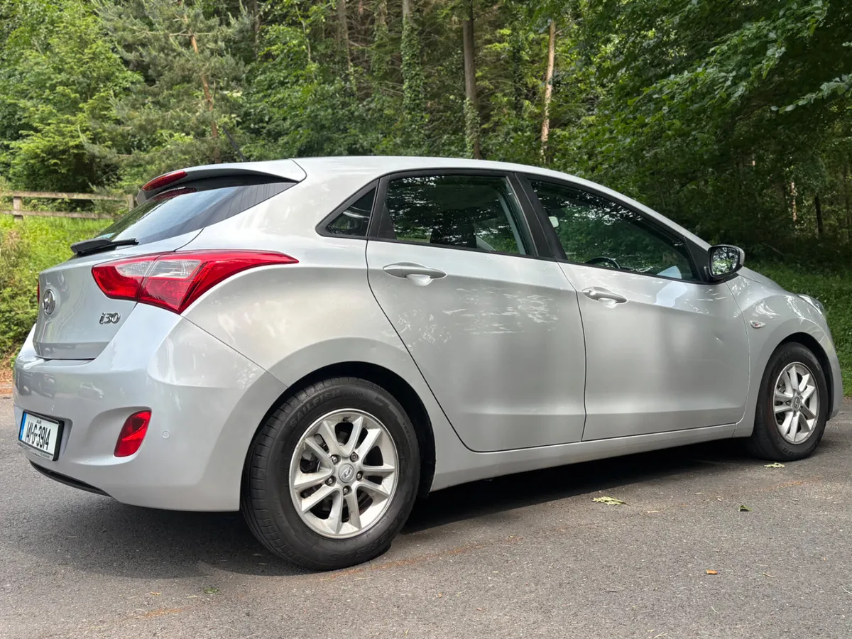 141 Hyundai i30 1.6 Diesel Deluxe model, - Image 4