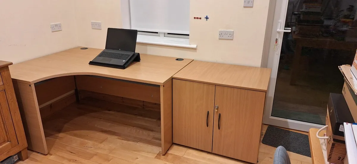 Office desk, storage press and filing cabinet - Image 3