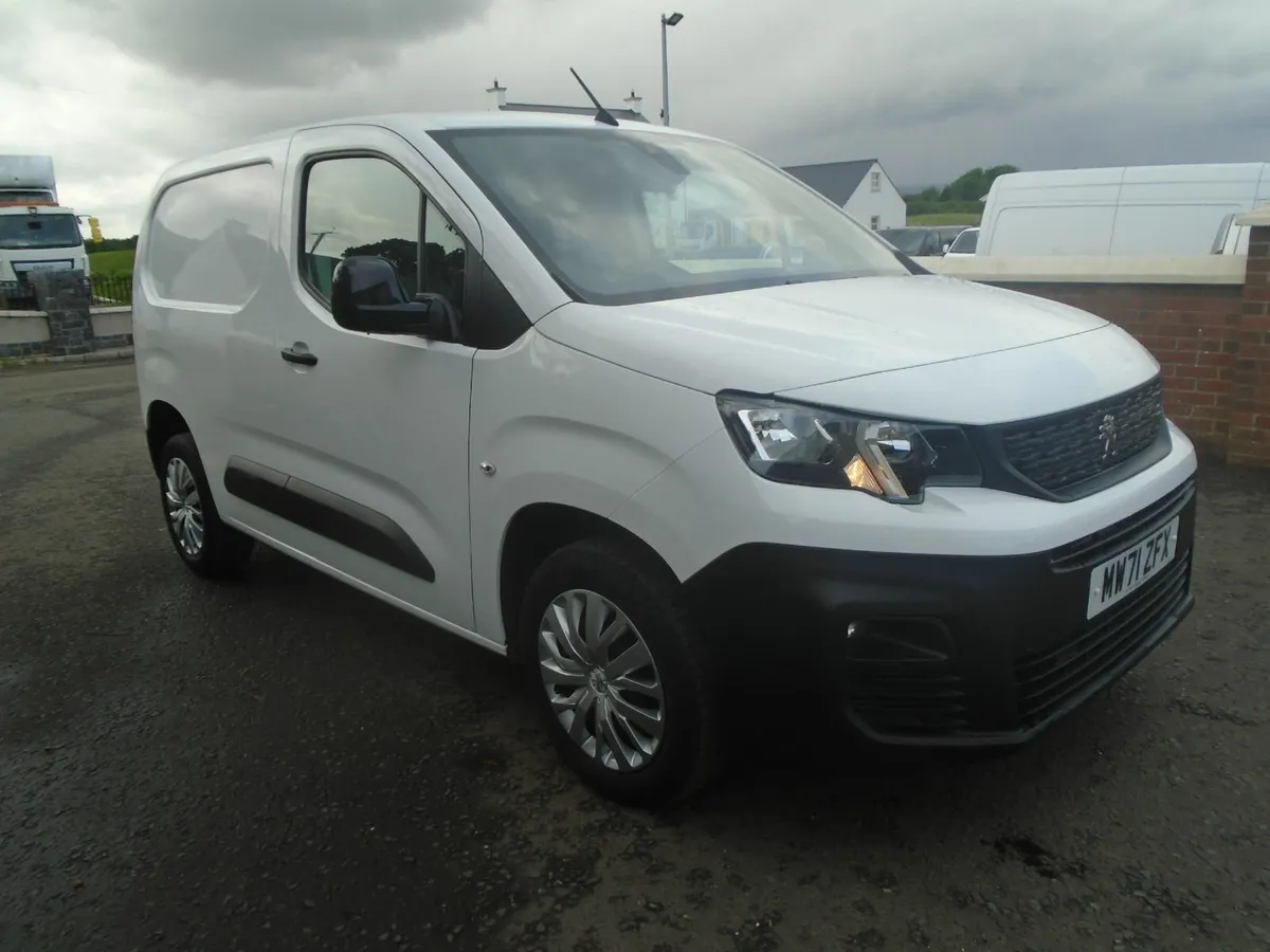 2022 Peugeot Partner PROFESSIONAL - Image 1