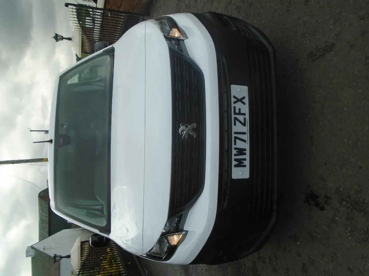 2022 Peugeot Partner PROFESSIONAL - Image 2