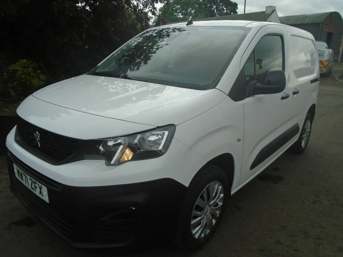 2022 Peugeot Partner PROFESSIONAL - Image 4