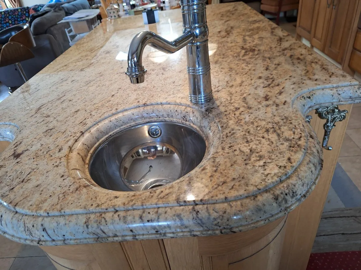 Kitchen island - Image 2