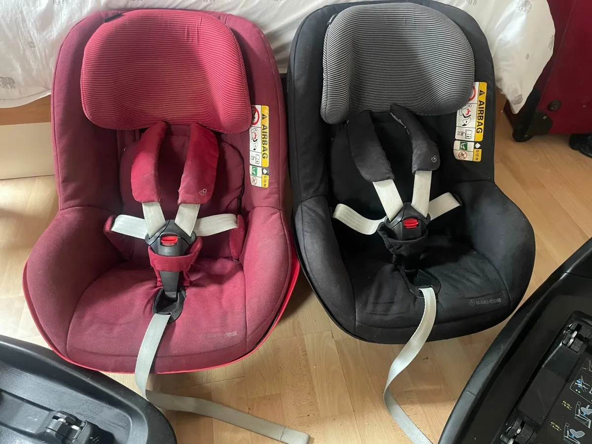 Maxi Cosi Pearl car seats & ISO fix bases - Image 2