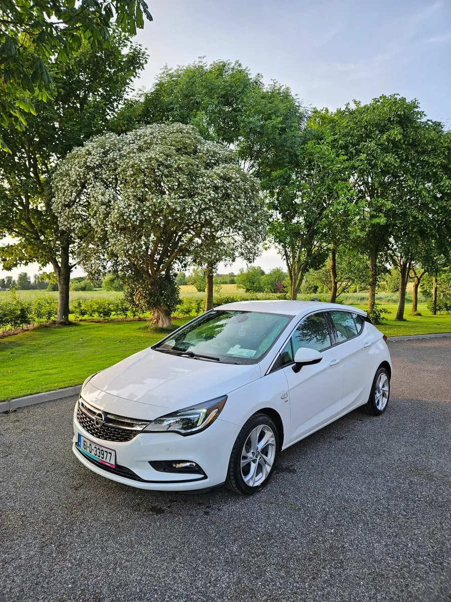Opel Astra SRI CDTI 1.6 - Image 1