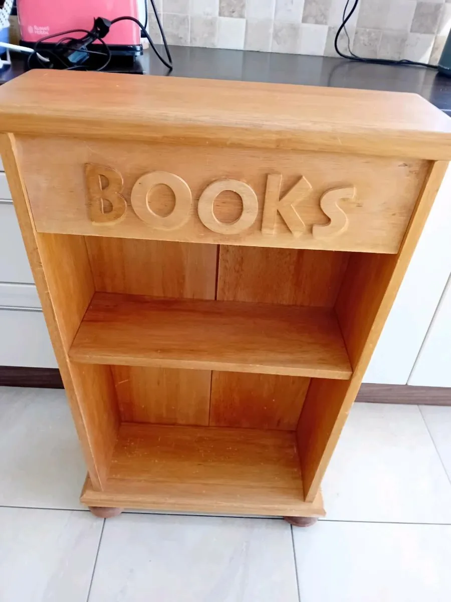 CHILDS BOOK CABINET