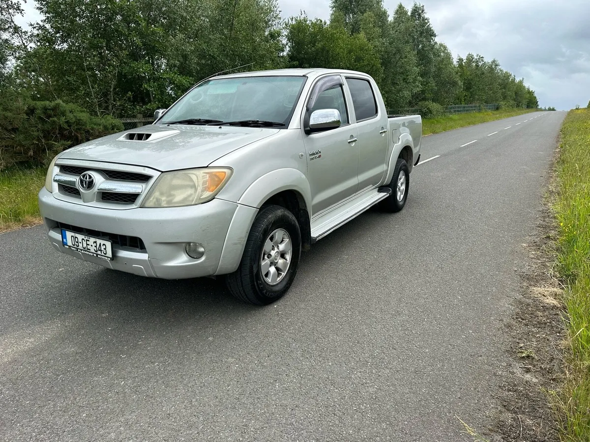 TOYOTA HILUX - Image 1