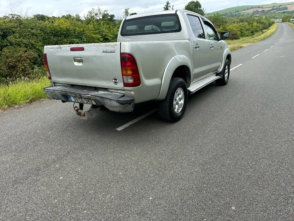 TOYOTA HILUX - Image 3