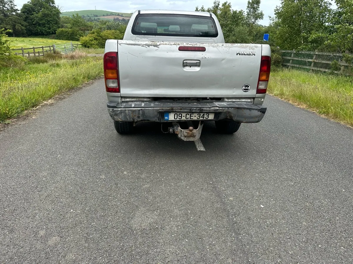 TOYOTA HILUX - Image 4