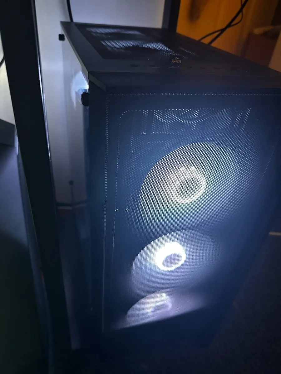 Freshly built gaming PC - Image 1
