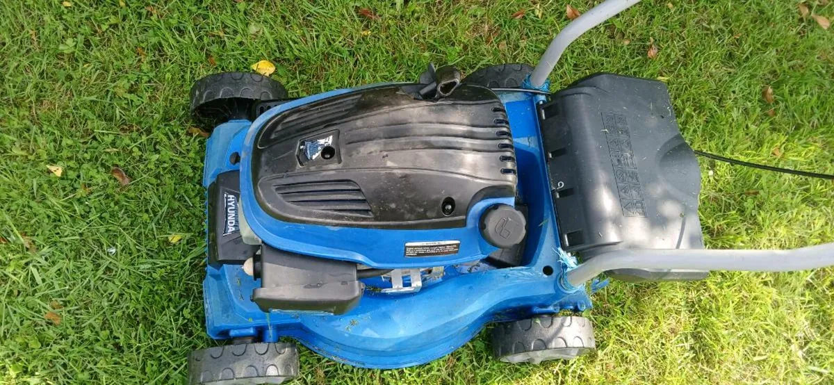 Hyundai lawn mower - Image 3