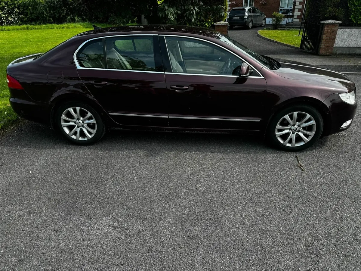 Skoda Superb Elegance 1.9 TDI 105 HP 2010 - Image 1