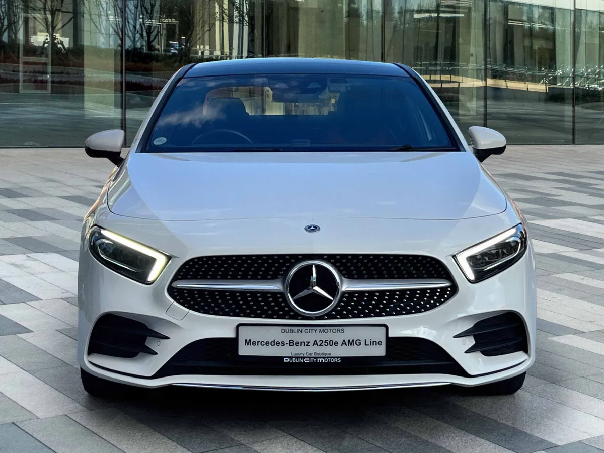 Mercedes-Benz A250e AMG Line *Pan Roof* - Image 4