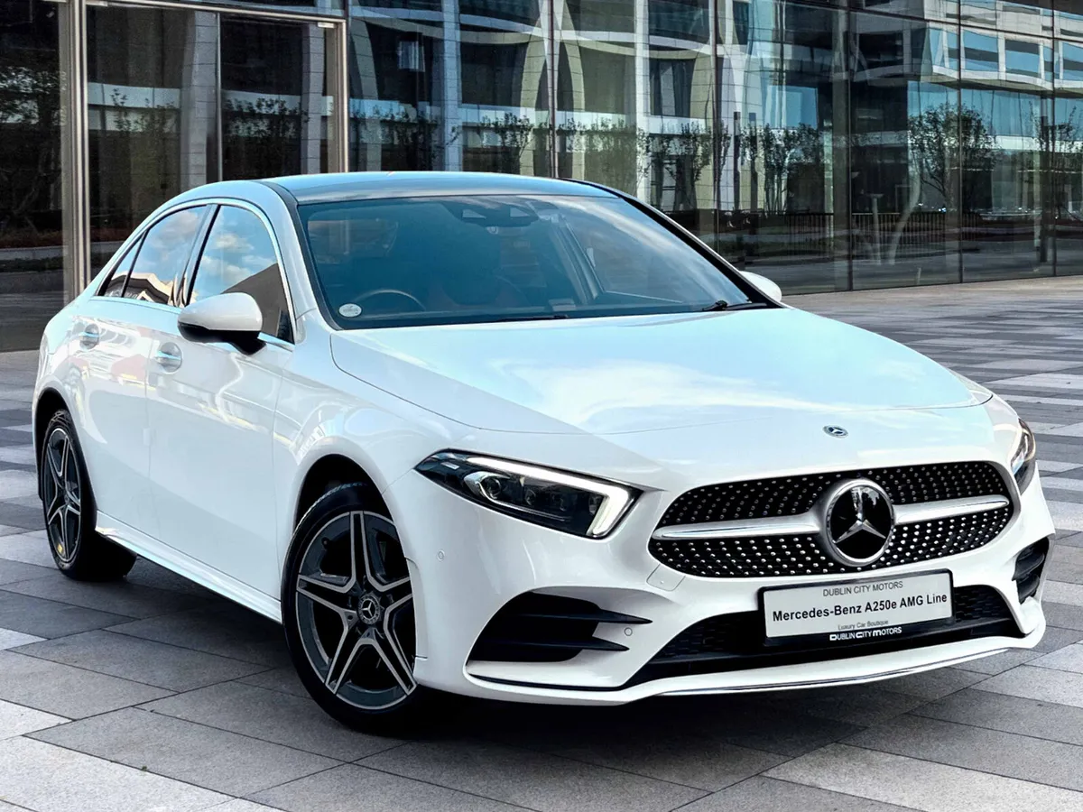 Mercedes-Benz A250e AMG Line *Pan Roof* - Image 2