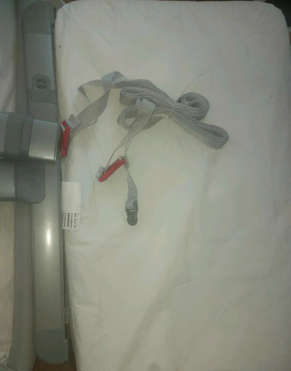 Chicco bedside crib - Image 3