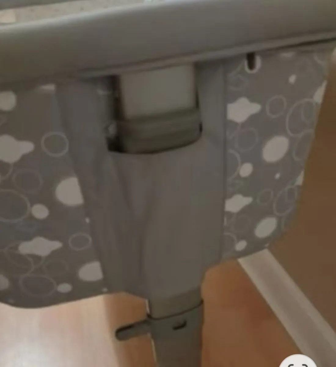 Chicco bedside crib - Image 4