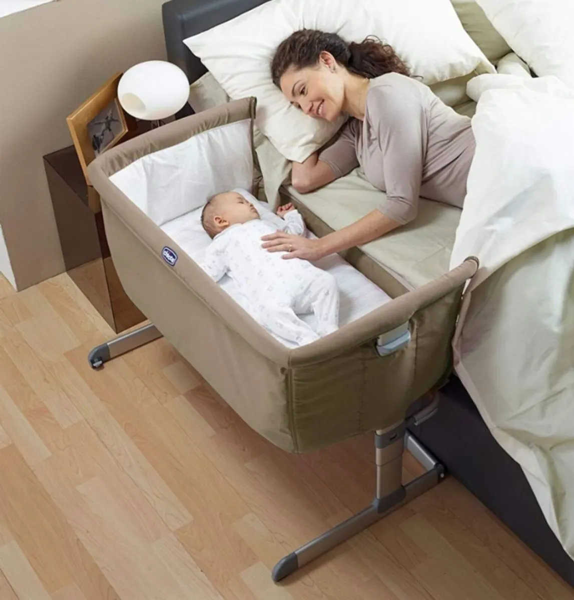 Chicco bedside sleeper crib - Image 2