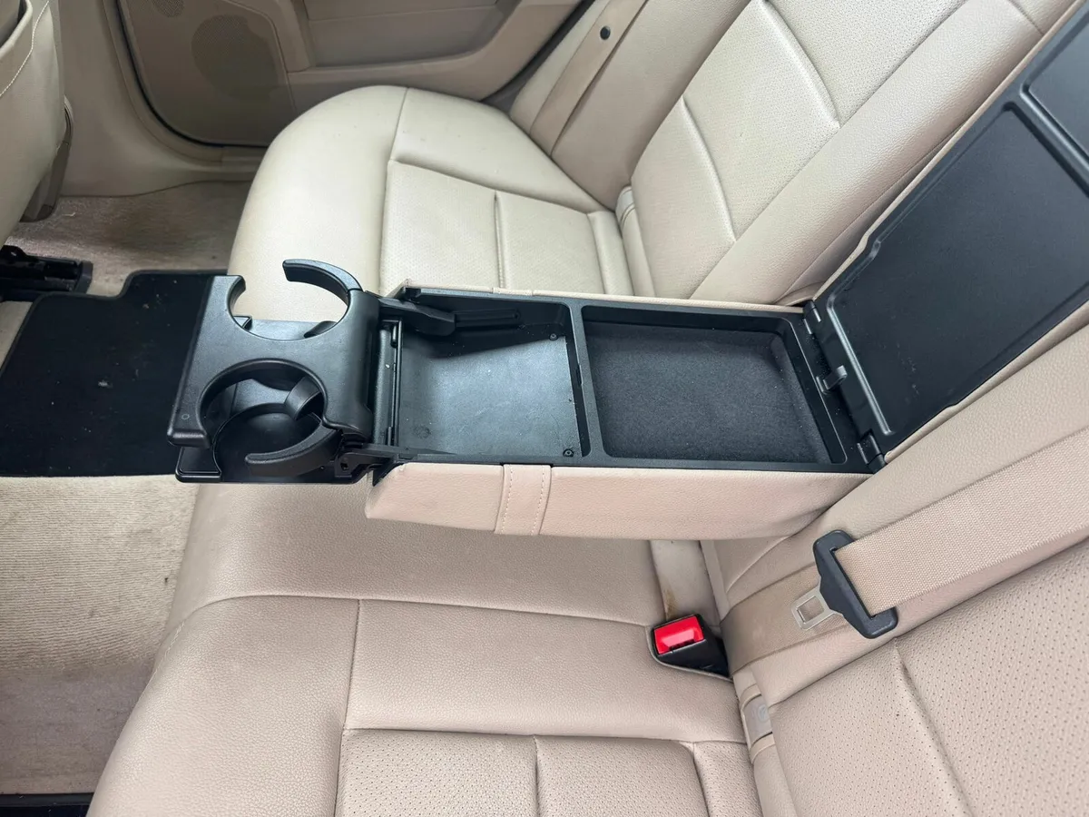 Mercedes E200 - Image 3